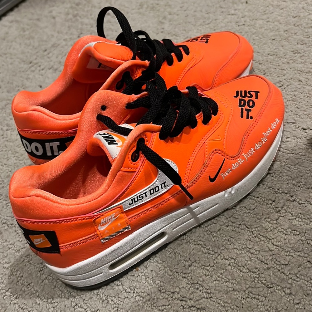 Orange print Nike Air Max One premium. Women’s 8.5 men’s 7.